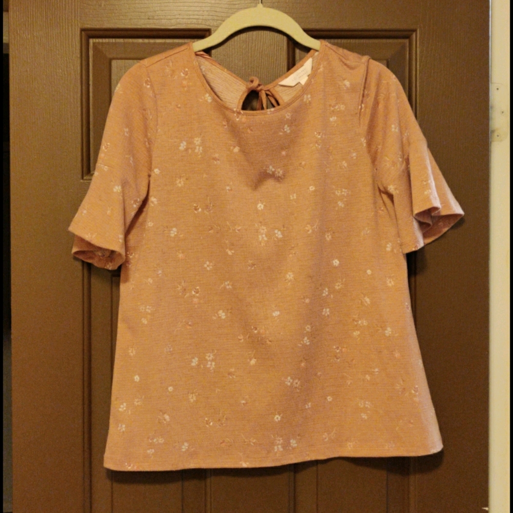 Short bell sleeve top